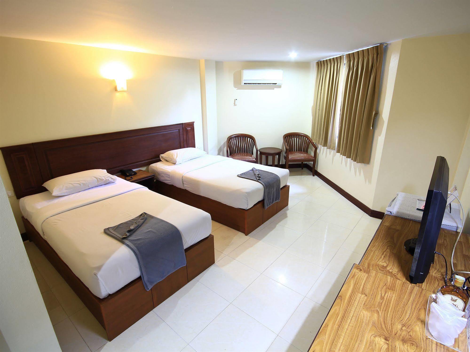 Hotel Twin Palms Pattaya, Sha Certified Pattaya